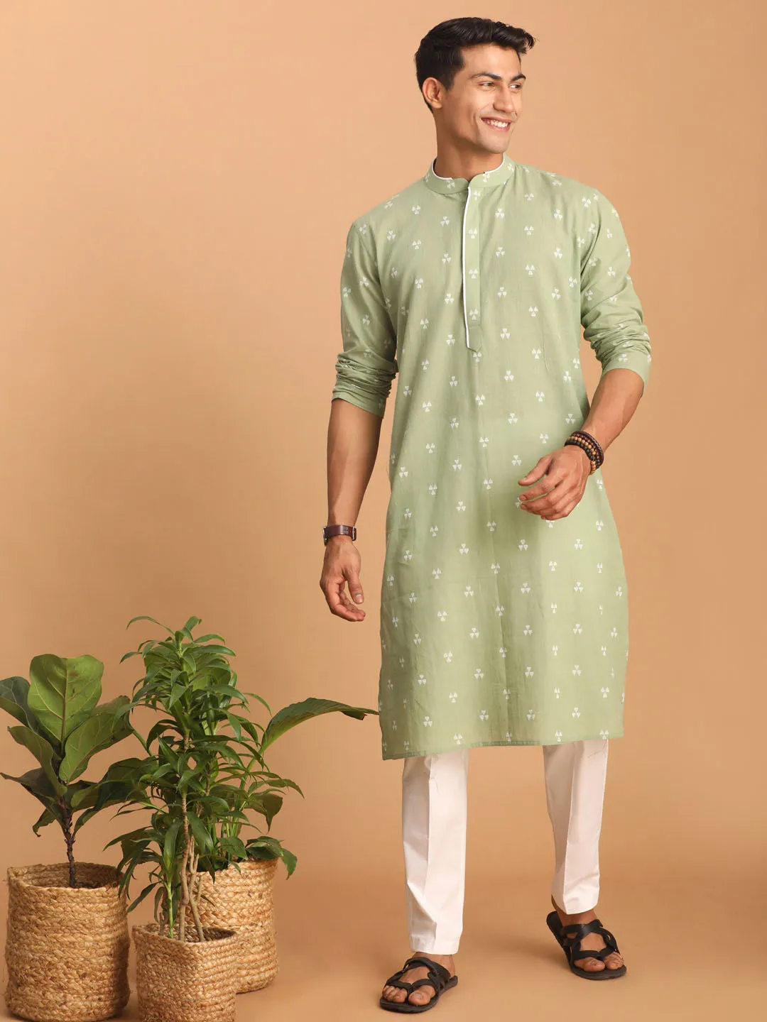 SHVAAS By VASTRAMAY Men's Green Geometric Booti Jacquard Kurta